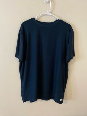 Vuori The Rise The Shine  Men's Crew Neck T-Shirt in Navy